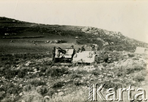 1943, Irak.
Kadeci Szkoły Podchorążych Artylerii Lekkiej na poligonie.
Fot. NN, zbiory Ośrodka KARTA, Pogotowie Archiwalne [PAF_042], przekazał Zbigniew Jackowski