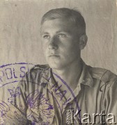 Ok 1943, brak miejsca.
Kapral Zbigniew Jackowski z 5 Pułku Artylerii Lekkiej (zdjęcie legitymacyjne z prawa jazdy).
Fot. NN, zbiory Ośrodka KARTA, Pogotowie Archiwalne [PAF_042], przekazał Zbigniew Jackowski