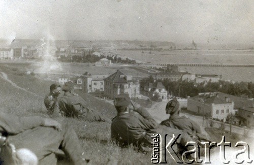 Lipiec 1937, Gdynia, Polska.
Żołnierze Wojska Polskiego.
Fot. NN, zbiory Ośrodka KARTA, kolekcja rodziny Zimorodów [AW III/660]