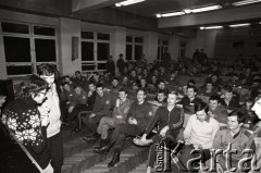 25.09.-2.12.1981, Warszawa, Polska.
Strajk w Wyższej Oficerskiej Szkole Pożarnictwa w Warszawie. Strajkujący walczyli o to, aby WOSP została objęta ustawą o szkolnictwie wyższym. 30 września Rada Ministrów podjęła decyzję o rozwiązaniu uczelni, a 12 grudnia strajk został spacyfikowany. Na zdjęciu: strajkujący.
Fot. NN, zbiory Ośrodka KARTA, przekazali Elżbieta i Jakub Święciccy
