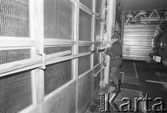 25.09.-2.12.1981, Warszawa, Polska.
Strajk w Wyższej Oficerskiej Szkole Pożarnictwa w Warszawie. Strajkujący walczyli o to, aby WOSP została objęta ustawą o szkolnictwie wyższym. 30 września Rada Ministrów podjęła decyzję o rozwiązaniu uczelni, a 12 grudnia strajk został spacyfikowany. Na zdjęciu: podchorąży.
Fot. NN, zbiory Ośrodka KARTA, przekazali Elżbieta i Jakub Święciccy