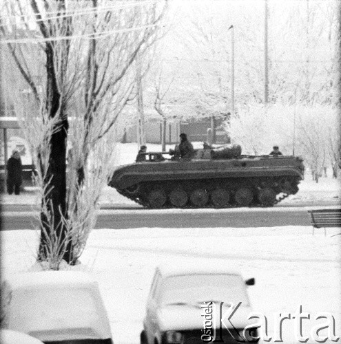 Po 13.12.1981, Warszawa, Polska.
Czołg.
Fot. NN, zbiory Ośrodka KARTA, przekazali Elżbieta i Jakub Święciccy