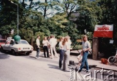 Maj 1984, Malmo, Szwecja.
Uczestnicy demonstracji pod konsulatem polskim w protestują przeciwko wyborom do rad narodowych w Polsce.
Fot. NN, zbiory Ośrodka KARTA, udostępnili Elżbieta i Jakub Święciccy