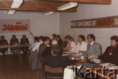 23.08.1986, Lund, Szwecja. 
Zjazd CSSO (Conference of Solidarity Support Organizations - CSSO - Konferencja Organizacji Popierających Solidarność). Podczas obrad przemawiał m.in. Mirosław Chojecki. Za stołem dla mówców siedzą: Józef Lebenbaum, Jan Axel Stoltz i Ewa Ślusarek. Od prawej strony siedzą: Leszek Prusiński, Zbigniew Farmus, Andrzej Świrkowski.
Fot. NN, zbiory Ośrodka KARTA, udostępnili Elżbieta i Jakub Święciccy