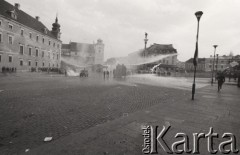 3.05.1982, Warszawa, Polska.
Manifestacja niezależna na Placu Zamkowym. Manifestanci uciekają przed armatkami wodnymi. Po lewej widać Zamek Królewski, w głębi kościół św. Anny przy ul. Krakowskie Przedmieście.
Fot. NN, zbiory Ośrodka KARTA, przekazali Elżbieta i Jakub Święciccy