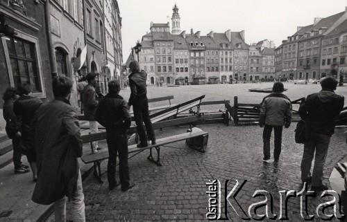 3.05.1982, Warszawa, Polska.
Manifestacja niezależna na Starym Mieście. Manifestujący na barykadach.
Fot. NN, zbiory Ośrodka KARTA, przekazali Elżbieta i Jakub Święciccy