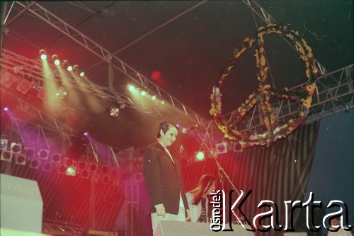 2000, Warszawa, Polska.
Zespół Hey podczas koncertu, n/z Katarzyna Nosowska.
Fot. Artur Polit, zbiory Fundacji Ośrodka KARTA