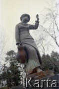 1995-2005, Warszawa, Polska.
Rzeźba Henryka Kuna w Parku Żeromskiego - Alina, Dziewczyna z dzbanem.
Fot. Artur Polit, zbiory Fundacji Ośrodka KARTA