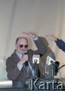 05.2000, Warszawa, Polska.
45 Międzynarodowe Targi Książki, n/z Sławomir Mrożek.
Fot. Artur Polit, zbiory Fundacji Ośrodka KARTA