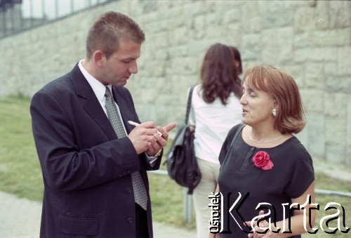 2001, Warszawa, Polska.
Sebastian Florek daje autograf.
Fot. Artur Polit, zbiory Fundacji Ośrodka KARTA