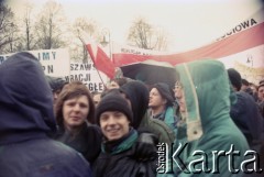 12.1995, Warszawa, Polska.
Manifestacja pod Sejmem przeciwko prezydenturze Aleksandra Kwaśniewskiego.
Fot. Artur Polit, zbiory Fundacji Ośrodka KARTA