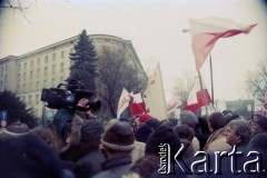 12.1995, Warszawa, Polska.
Manifestacja pod Sejmem przeciwko prezydenturze Aleksandra Kwaśniewskiego.
Fot. Artur Polit, zbiory Fundacji Ośrodka KARTA