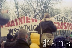 12.1995, Warszawa, Polska.
Manifestacja pod Sejmem przeciwko prezydenturze Aleksandra Kwaśniewskiego, n/z transparent 