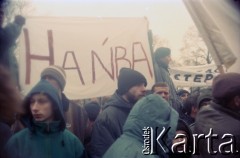 12.1995, Warszawa, Polska.
Manifestacja pod Sejmem przeciwko prezydenturze Aleksandra Kwaśniewskiego, n/z transparent 