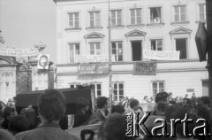 14.04.1989, Warszawa, Polska.
Manifestacja Niezależnego Zrzeszenia Studentów w obronie Biblioteki Uniwersytetu Warszawskiego (BUW), ulica Krakowskie Przedmieście.
Fot. Artur Polit, zbiory Fundacji Ośrodka KARTA