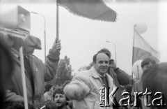 01.05.1989, Warszawa, Polska.
Niezależna manifestacja pierwszomajowa z udziałem kandydatów na posłów i senatorów z ramienia opozycji, n/z Andrzej Miłkowski.
Fot. Artur Polit, zbiory Fundacji Ośrodka KARTA