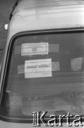 05.1989, Warszawa, Polska.
Zbieranie podpisów wyborczych na kandydatów Komitetu Obywatelskiego Solidarność pod kościółem św. Stanisława Kostki na Żoliborzu.
Fot. Artur Polit, zbiory Fundacji Ośrodka KARTA