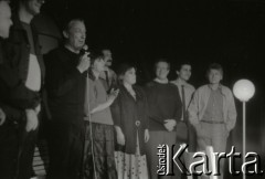 18-20.11.1988, Warszawa, Polska.
Ogólnopolski Przegląd Piosenki Autorskiej OPPA, klub studencki Uniwersytetu Warszawskiego Hybrydy, n/z z mikrofonem Wojciech Młynarski.
Fot. Artur Polit, zbiory Fundacji Ośrodka KARTA
