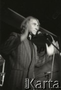 18-20.11.1988, Warszawa, Polska.
Ogólnopolski Przegląd Piosenki Autorskiej OPPA, klub studencki Uniwersytetu Warszawskiego Hybrydy, n/z Jerzy Kryszak.
Fot. Artur Polit, zbiory Fundacji Ośrodka KARTA