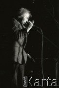 18-20.11.1988, Warszawa, Polska.
Ogólnopolski Przegląd Piosenki Autorskiej OPPA, klub studencki Uniwersytetu Warszawskiego Hybrydy, n/z Jerzy Kryszak.
Fot. Artur Polit, zbiory Fundacji Ośrodka KARTA