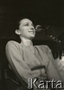 18-20.11.1988, Warszawa, Polska.
Ogólnopolski Przegląd Piosenki Autorskiej OPPA, klub studencki Uniwersytetu Warszawskiego Hybrydy, n/z Renata Przemyk.
Fot. Artur Polit, zbiory Fundacji Ośrodka KARTA