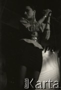 18-20.11.1988, Warszawa, Polska.
Ogólnopolski Przegląd Piosenki Autorskiej OPPA, klub studencki Uniwersytetu Warszawskiego Hybrydy, n/z Renata Przemyk.
Fot. Artur Polit, zbiory Fundacji Ośrodka KARTA