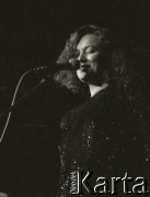 18-20.11.1988, Warszawa, Polska.
Ogólnopolski Przegląd Piosenki Autorskiej OPPA, klub studencki Uniwersytetu Warszawskiego Hybrydy, n/z Hanna Banaszak.
Fot. Artur Polit, zbiory Fundacji Ośrodka KARTA
