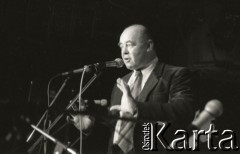 18-20.11.1988, Warszawa, Polska.
Ogólnopolski Przegląd Piosenki Autorskiej OPPA, klub studencki Uniwersytetu Warszawskiego Hybrydy, n/z Stanisław Tym.
Fot. Artur Polit, zbiory Fundacji Ośrodka KARTA