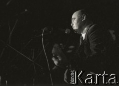 18-20.11.1988, Warszawa, Polska.
Ogólnopolski Przegląd Piosenki Autorskiej OPPA, klub studencki Uniwersytetu Warszawskiego Hybrydy, n/z Stanisław Tym.
Fot. Artur Polit, zbiory Fundacji Ośrodka KARTA