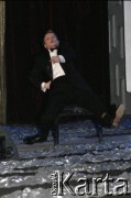 03.03.2003, Warszawa, Polska.
Gala Nagród Akademii Telewizyjnej Wiktory 2002 w Teatrze Wielkim, n/z Maciej Stuhr.
Fot. Artur Polit, zbiory Fundacji Ośrodka KARTA