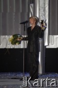 03.03.2003, Warszawa, Polska.
Gala Nagród Akademii Telewizyjnej Wiktory 2002 w Teatrze Wielkim, n/z Danuta Huebner.
Fot. Artur Polit, zbiory Fundacji Ośrodka KARTA