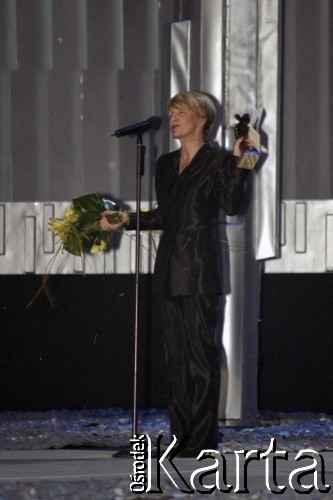 03.03.2003, Warszawa, Polska.
Gala Nagród Akademii Telewizyjnej Wiktory 2002 w Teatrze Wielkim, n/z Danuta Huebner.
Fot. Artur Polit, zbiory Fundacji Ośrodka KARTA
