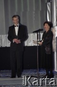 03.03.2003, Warszawa, Polska.
Gala Nagród Akademii Telewizyjnej Wiktory 2002 w Teatrze Wielkim, n/z Maciej Stuhr, Barbara Kwiatkowska.
Fot. Artur Polit, zbiory Fundacji Ośrodka KARTA