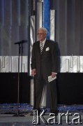 03.03.2003, Warszawa, Polska.
Gala Nagród Akademii Telewizyjnej Wiktory 2002 w Teatrze Wielkim, n/z Adam Hanuszkiewicz.
Fot. Artur Polit, zbiory Fundacji Ośrodka KARTA