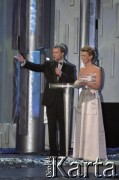 03.03.2003, Warszawa, Polska.
Gala Nagród Akademii Telewizyjnej Wiktory 2002 w Teatrze Wielkim, n/z od lewej: Maciej Stuhr, Magda Mołek.
Fot. Artur Polit, zbiory Fundacji Ośrodka KARTA