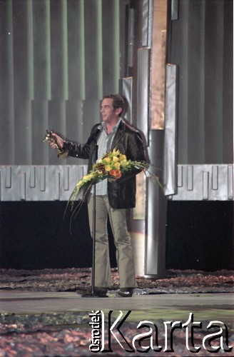 03.03.2003, Warszawa, Polska.
Gala Nagród Akademii Telewizyjnej Wiktory 2002 w Teatrze Wielkim, n/z Pierre Garand Garou.
Fot. Artur Polit, zbiory Fundacji Ośrodka KARTA