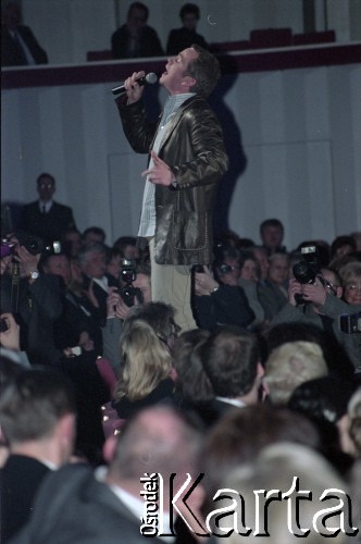03.03.2003, Warszawa, Polska.
Gala Nagród Akademii Telewizyjnej Wiktory 2002 w Teatrze Wielkim, n/z Pierre Garand Garou.
Fot. Artur Polit, zbiory Fundacji Ośrodka KARTA