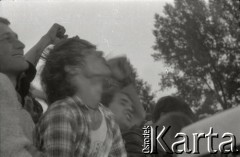 03-06.08.1988, Jarocin, Polska.
Festiwal Muzyki Rockowej Jarocin '88, n/z widownia podczas koncertu.
Fot. Artur Polit, zbiory Fundacji Ośrodka KARTA