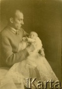 Lata 50., Birmingham, Anglia, Wielka Brytania.
Czesław Śledziński z synem Robertem.
Fot. NN, udostępniła Zdzisława Śledzińska, zbiory Ośrodka KARTA