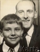 Lata 60., Birmingham, Anglia, Wielka Brytania.
Czesław Śledziński z synem Robertem.
Fot. NN, udostępniła Zdzisława Śledzińska, zbiory Ośrodka KARTA
