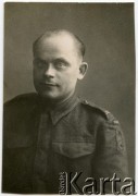 Lata 40., brak miejsca.
Józef Rak jako żołnierz 1. Dywizji Pancernej gen. Stanisława Maczka. (Przed wojną pracował jako policjant, aresztowany przez Sowietów po 17.09.1939, uciekł z niewoli i przedostał się do wojska gen. Maczka).
Fot. NN, udostępnili Teresa i Michał Babiczowie, zbiory Ośrodka KARTA