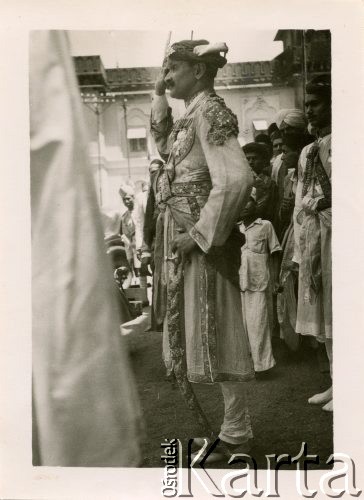 31.03.1947, Kolhapur, Indie.
Sziwadzi Chatrapati VI - nowy maharadża Księstwa Kolhapur podczas uroczystości adaptacyjnych.
Fot. NN, udostępnili Teresa i Michał Babiczowie, zbiory Ośrodka KARTA