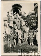 31.03.1947, Kolhapur, Indie.
Uroczystości adaptacyjne nowego maharadży Księstwa Kolhapur.
Fot. NN, udostępnili Teresa i Michał Babiczowie, zbiory Ośrodka KARTA