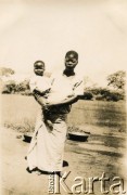 Lata 40., Uganda.
Murzynka z dzieckiem.
Fot. NN, udostępnili Zofia i Julian Michalski, zbiory Ośrodka KARTA