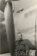 Prawdopodobnie 1946, Ateny, Grecja.
Julian Michalski przy samolocie.
Fot. NN, udostępnili Zofia i Julian Michalski, zbiory Ośrodka KARTA
