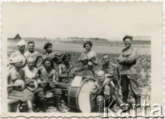 1937-1939, Polska
Żołnierze 2. Dywizjonu Pancernego (?).
Fot. NN, udostępnili Zofia i Julian Michalski, zbiory Ośrodka KARTA