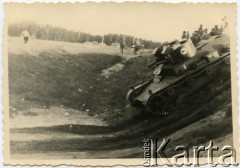 1937-1939, Polska
Manewry wojskowe.
Fot. NN, udostępnili Zofia i Julian Michalski, zbiory Ośrodka KARTA