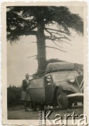 1940, brak miejsca.
Znajomi Juliana Michalskiego - major Kijewski z żoną przy samochodzie. Razem podróżowali przez Saharę.
Fot. NN, udostępnili Zofia i Julian Michalski, zbiory Ośrodka KARTA