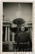 1945-1946, Watykan, Rzym, Włochy.
Jan Pawłowski z 8 Pułku Artylerii Przeciwlotniczej na placu św. Piotra.
Fot. NN, udostępnili Barbara i Jan Pawłowscy, zbiory Ośrodka KARTA