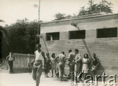 1946, prawdopodobnie Predappio, Włochy.
3. z prawej Jan Pawłowski, żołnierz 8 Pułku Artylerii Przeciwlotniczej. Zdjęcie wykonane podczas podróży do Anglii.
Fot. NN, udostępnili Barbara i Jan Pawłowscy, zbiory Ośrodka KARTA